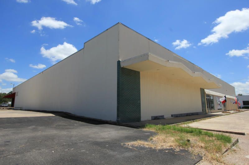 Beeville +/- 17,943 Square Foot Building: 200 N Saint Marys St, Beeville, TX 78102
